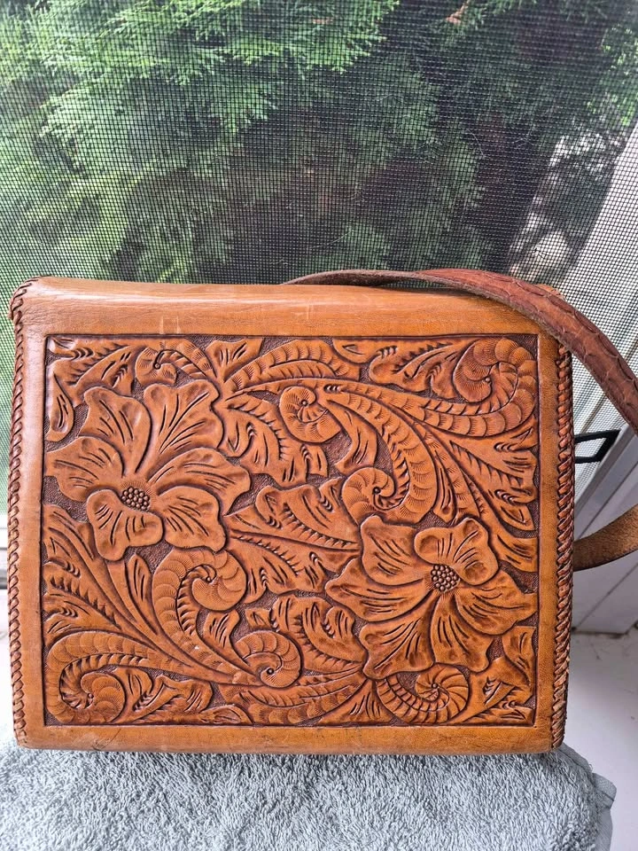 Vintage Hand-Tooled Leather Purse - photo 2