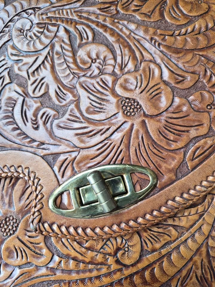 Vintage Hand-Tooled Leather Purse - photo 3