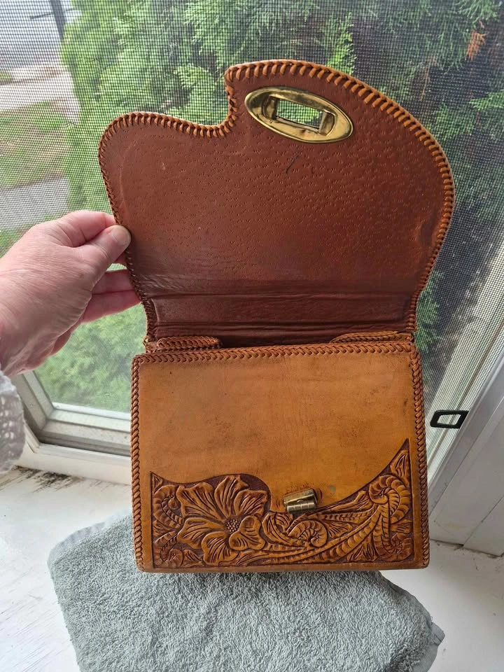 Vintage Hand-Tooled Leather Purse - photo 4
