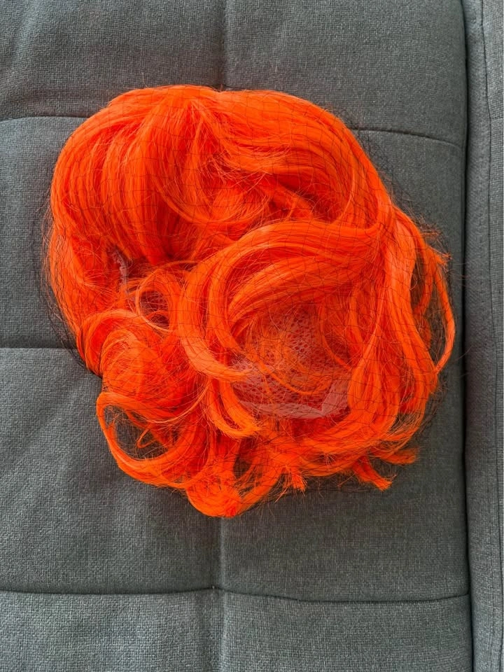 Orange short hair wig - photo 4