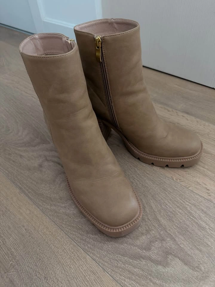 Women Boots – Size 10 - photo 2