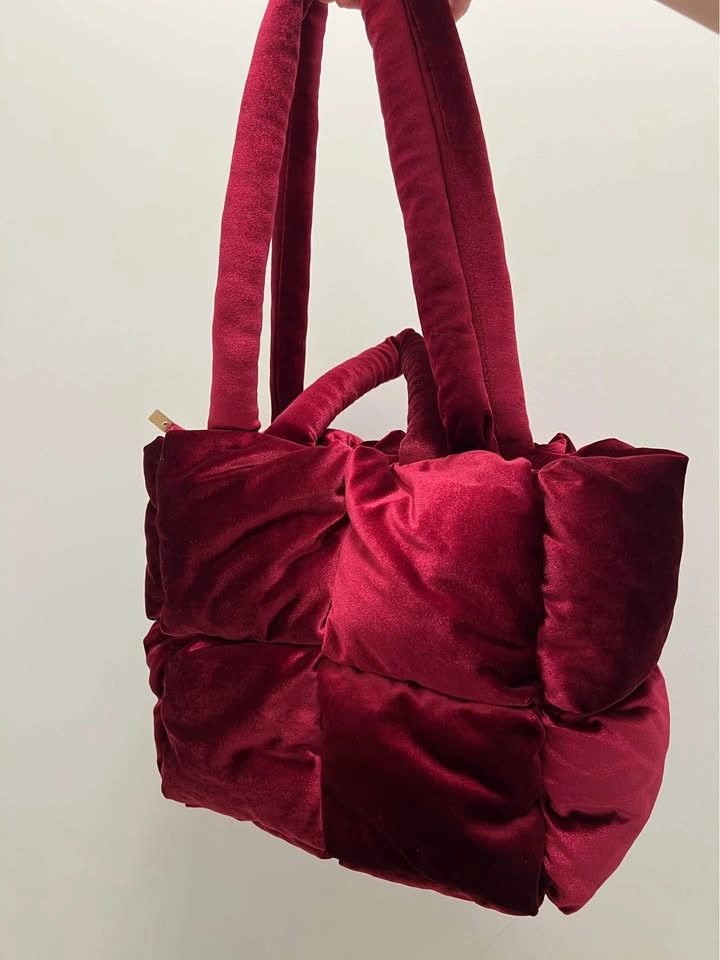Elegant Plush Burgundy Velvet Tote Bag - photo 2