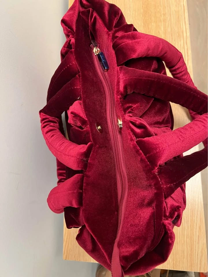 Elegant Plush Burgundy Velvet Tote Bag - photo 3