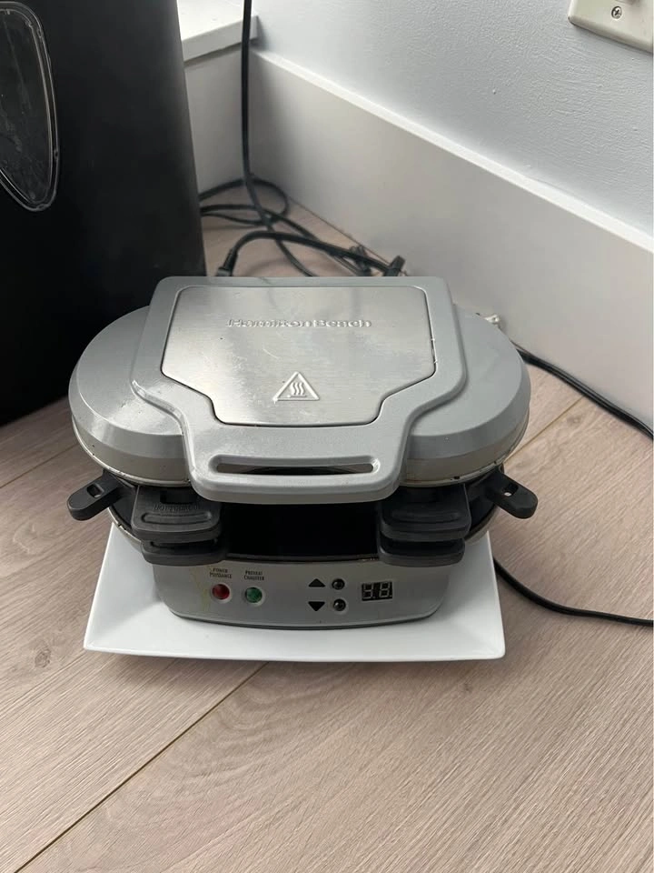 Hamilton Beach Dual Breakfast Sandwich Maker - photo 2