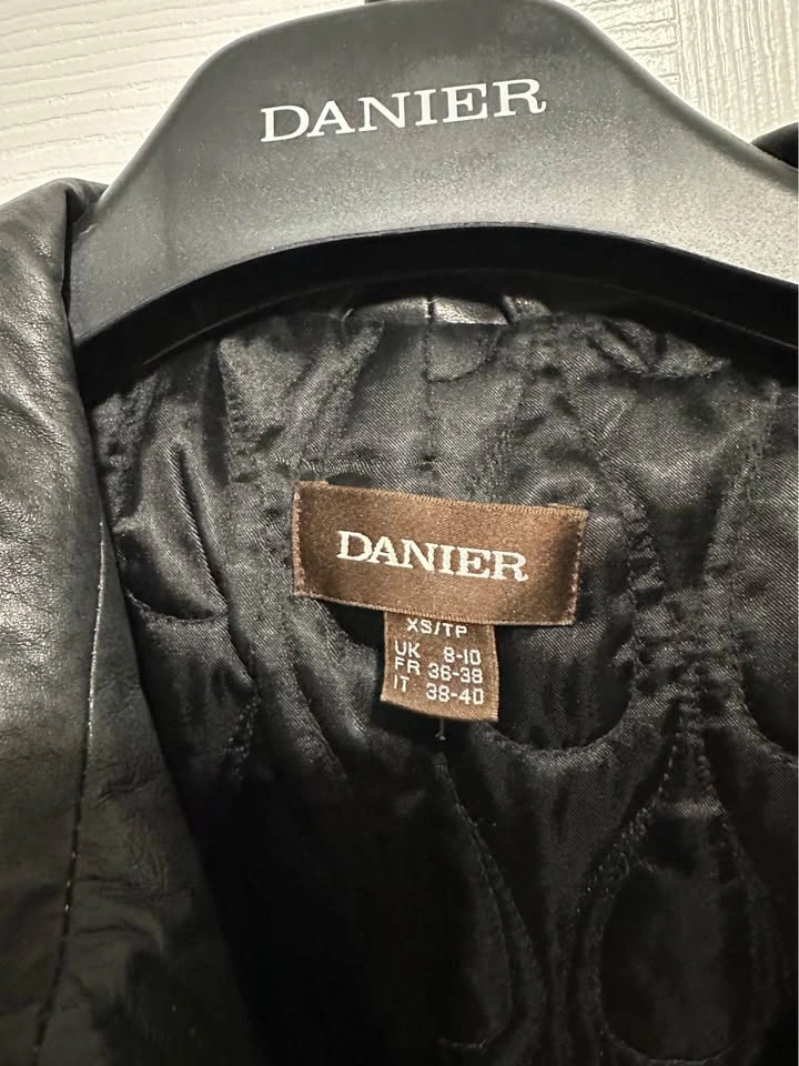 Women Danier Leather Trench Coat - photo 2