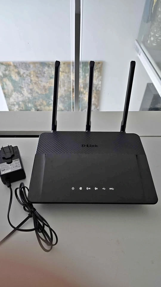 D-Link DIR-880L AC1900 Dual Band WiFi Router – Strong Signal