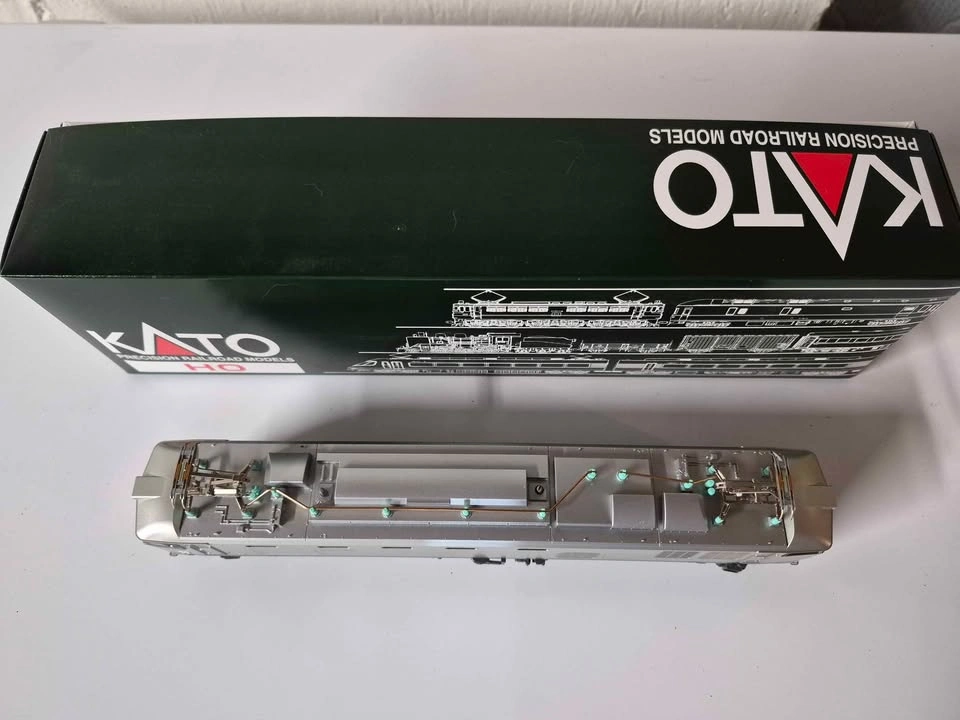 KATO EF510 500 HO Scale Locomotive - photo 2