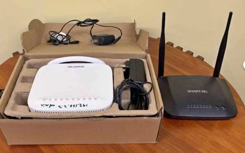 2 SmartRG VDSL2 Gateways Wifi Routers