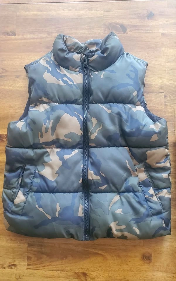 Kids Camo Puffer Vest - Old Navy - sizes S and M - photo 2