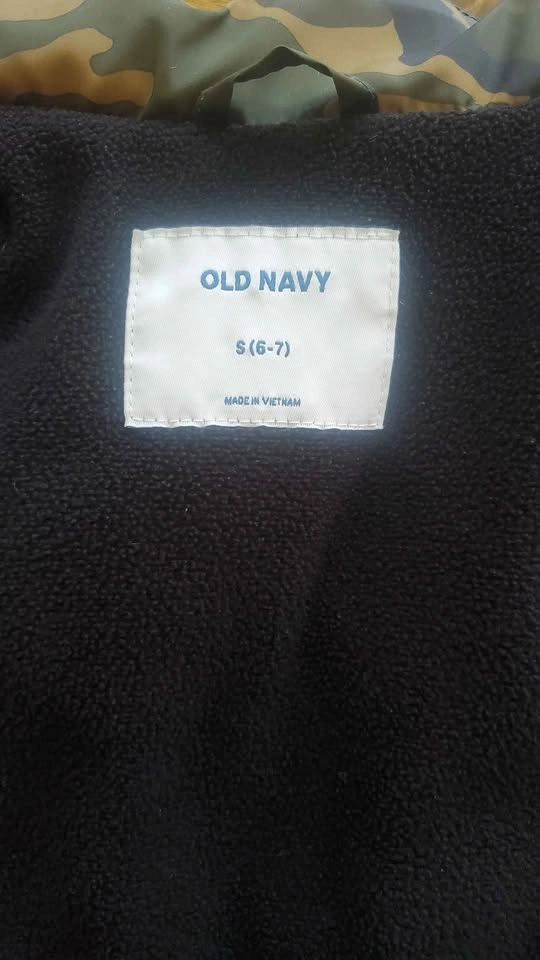 Kids Camo Puffer Vest - Old Navy - sizes S and M - photo 5