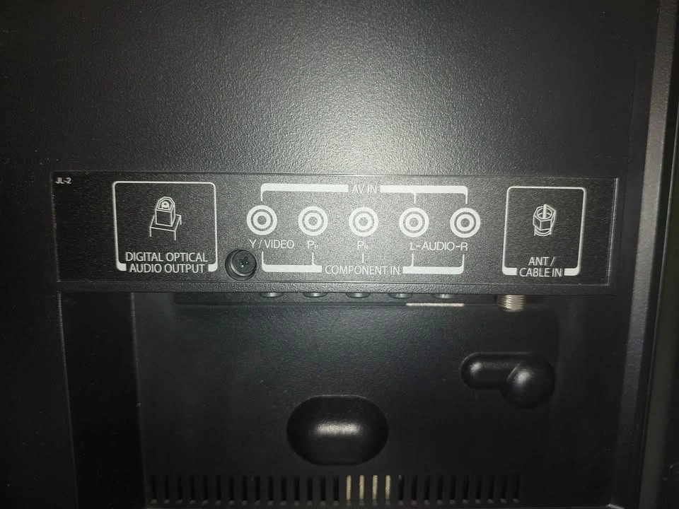 32 inch Toshiba LED TV (not smart) with remote - photo 5