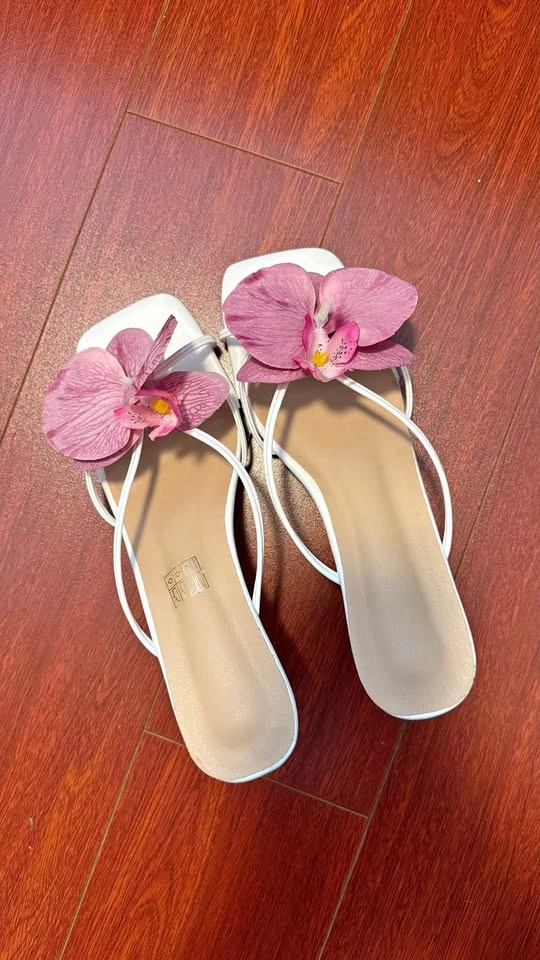 Flower orchid kitten heels