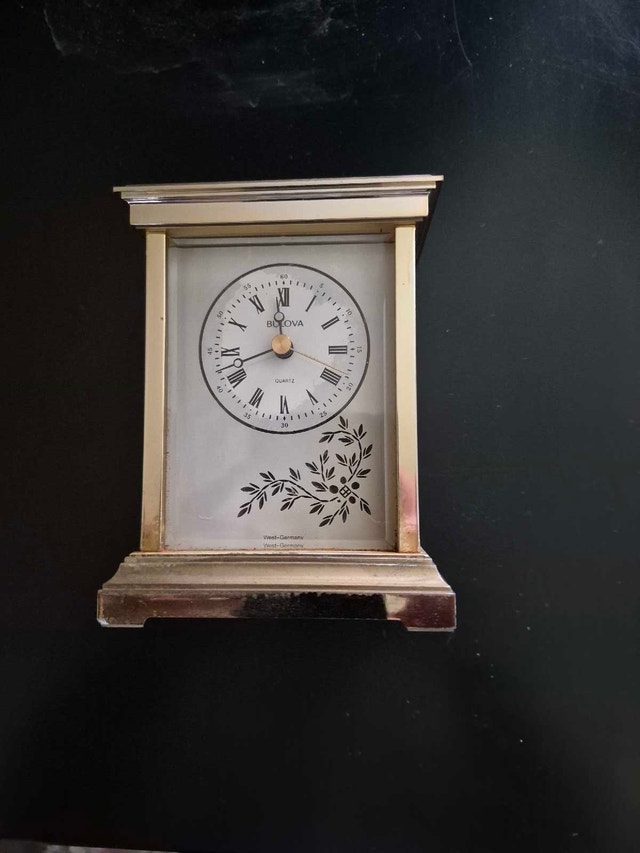 1970's Bulova Mantel Shelf Clock Quartz