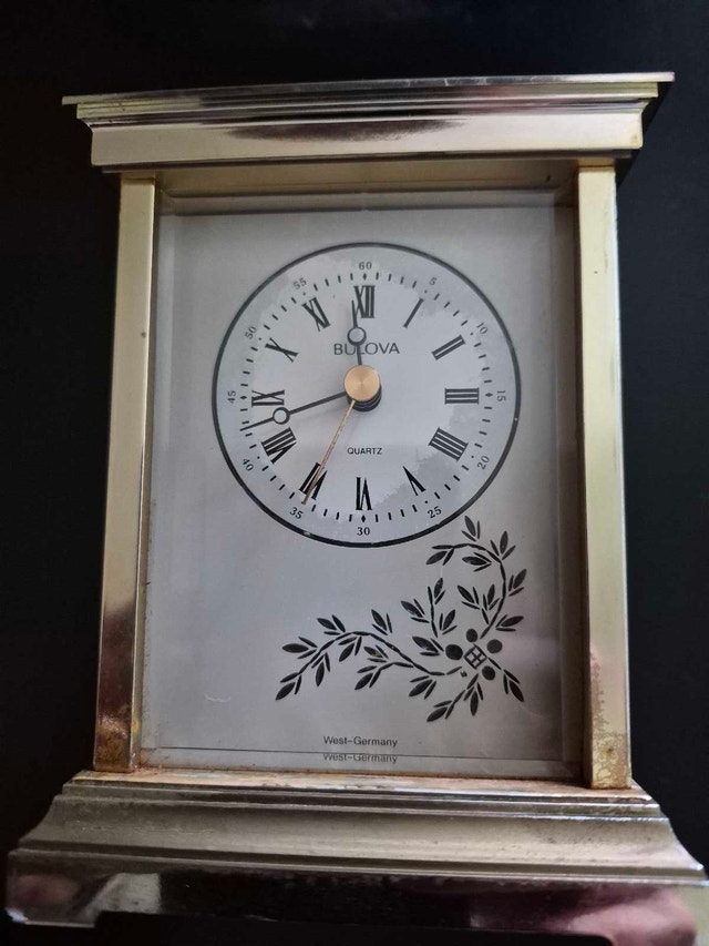 1970's Bulova Mantel Shelf Clock Quartz - photo 2