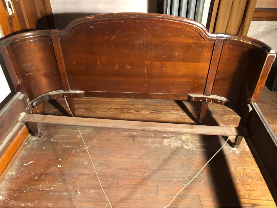 Vintage 1918 Sligh Bed One More Week - photo 3
