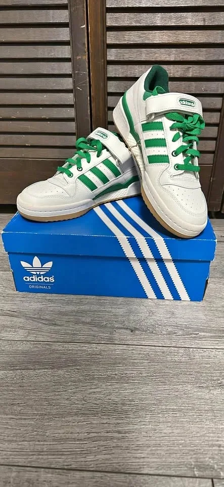 Adidas Forum low - men’s 8.5