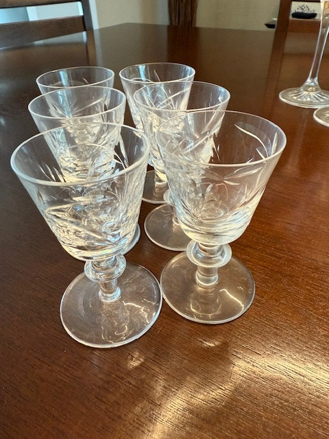Set of six small Laurentian crystal sherry glasses - photo 2