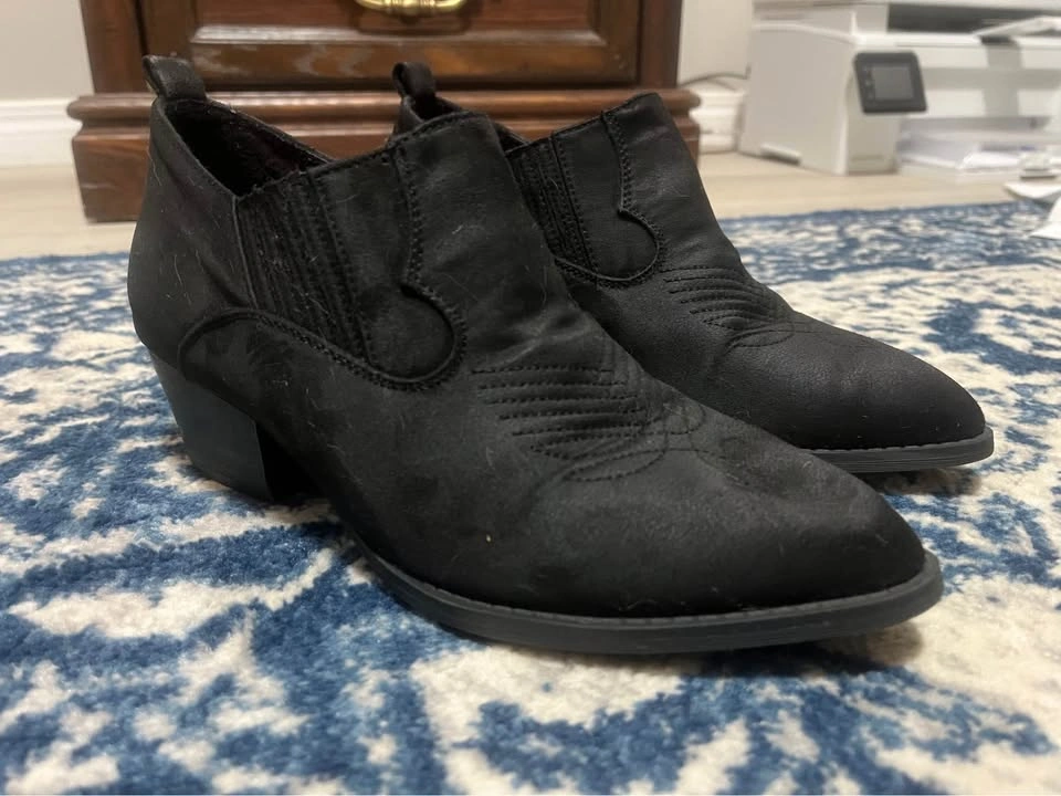 Size 8/ 38.5 Women’s Black Suede Ankle Boots - photo 2