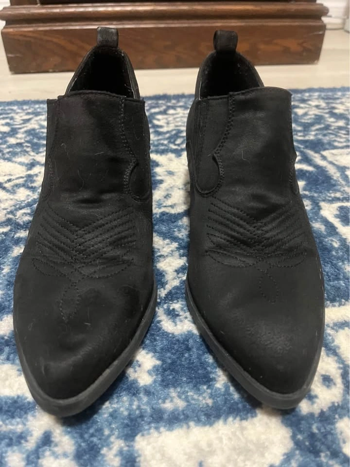 Size 8/ 38.5 Women’s Black Suede Ankle Boots - photo 3