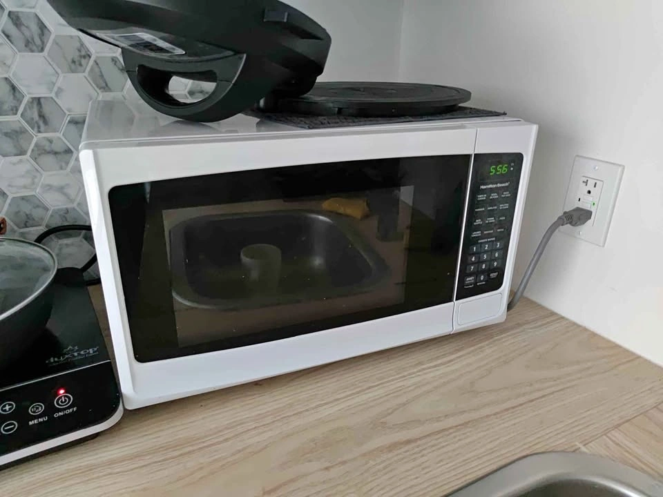 Hamilton Beach 1.1 cu ft Microwave (1000W)
