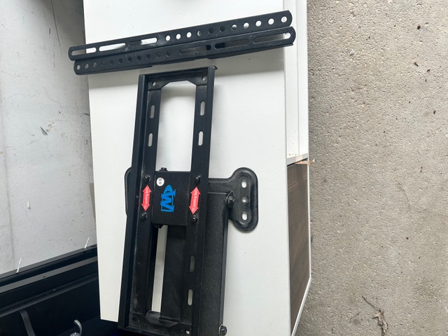 Sturdy TV Mount for Best Viewing Angle - photo 2