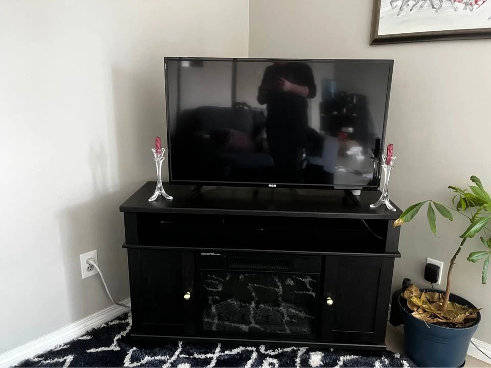 RCA 36” Flatscreen TV - photo 2