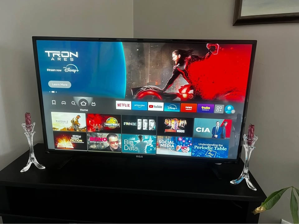 RCA 36” Flatscreen TV - photo 5