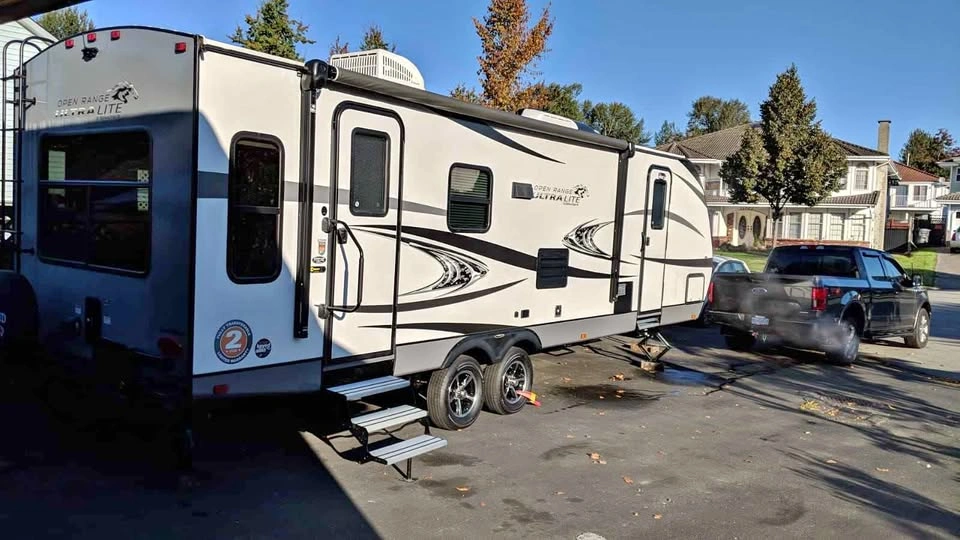 2017 Open Range Ultra Lite 2710RL Travel Trailer