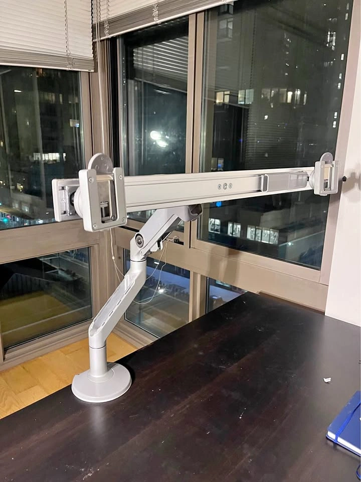 Humanscale M8.1 Dual Monitor Arm w/ Crossbar - Silver