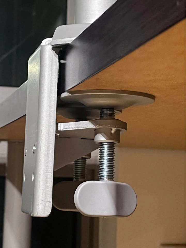 Humanscale M8.1 Dual Monitor Arm w/ Crossbar - Silver - photo 5