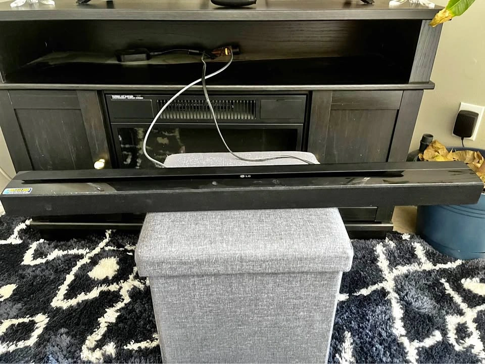 LG Soundbar w/ Remote