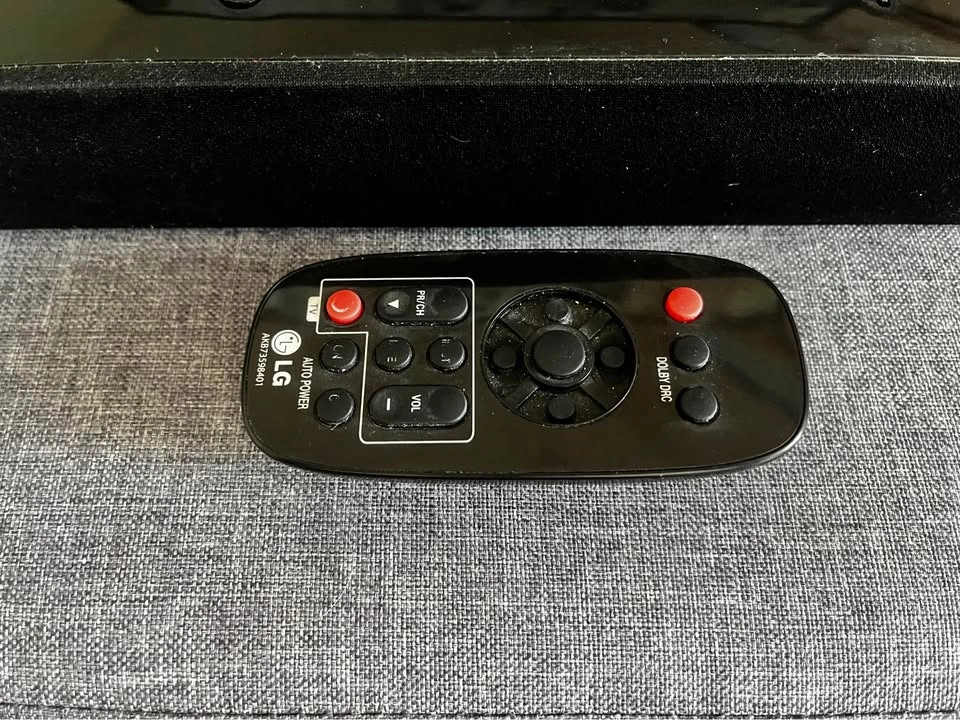 LG Soundbar w/ Remote - photo 3