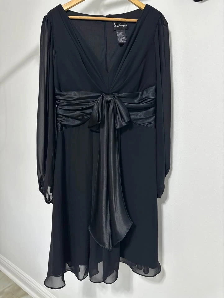 Formal Black V-Neck Dress Size 12 - photo 3