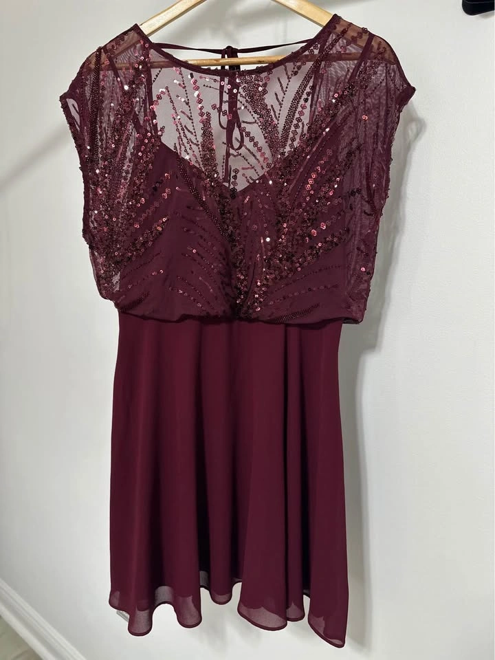 Brand New Burgundy Sequin Dress Size L - photo 3