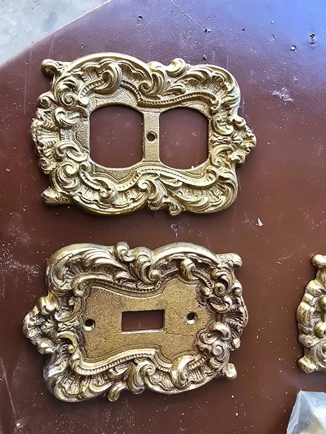 Brass Wall Plates - 25 Pieces