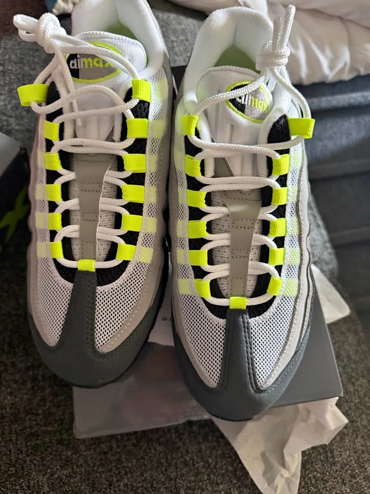 Nike Air Max 95 White Grey Neon Green US 9 / EU 40