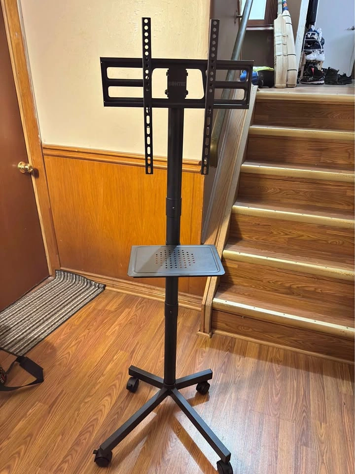 BONTEC Mobile TV / Monitor Stand with Wheels – Excellent Conditi
