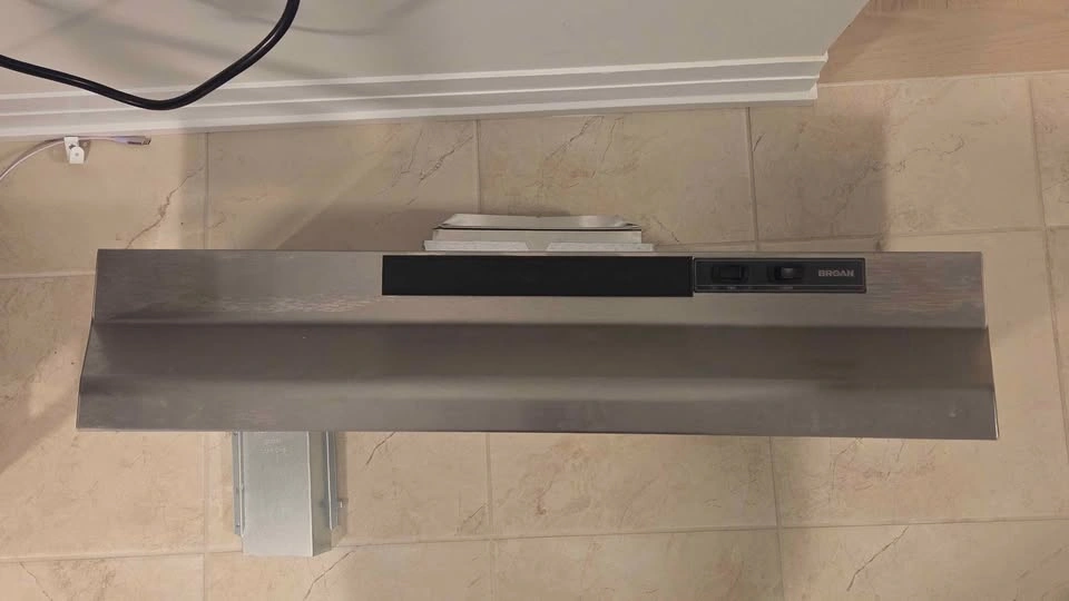 Broan Rangehood 30 inch - photo 2