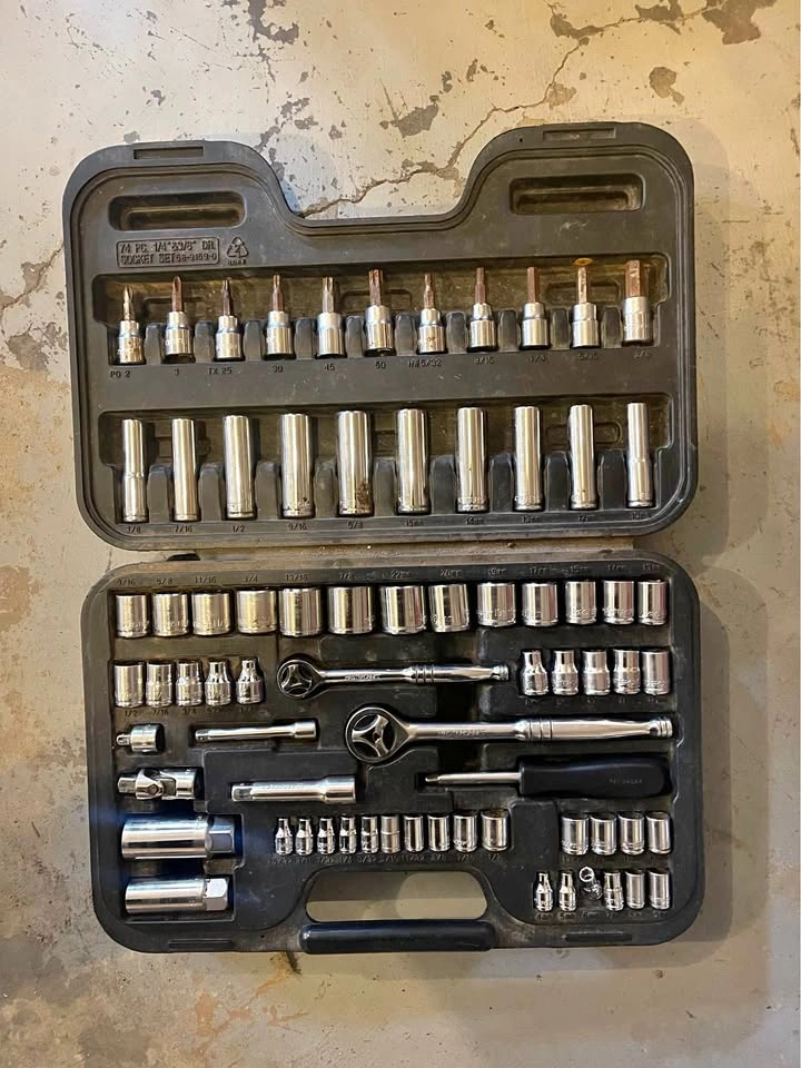 Mastercraft 74 Piece Socket Set