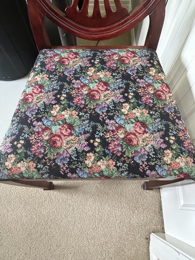 Knechtels Limited Solid Mahogany Table and Chairs - photo 2