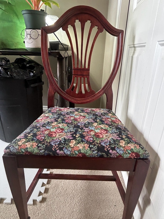 Knechtels Limited Solid Mahogany Table and Chairs - photo 3