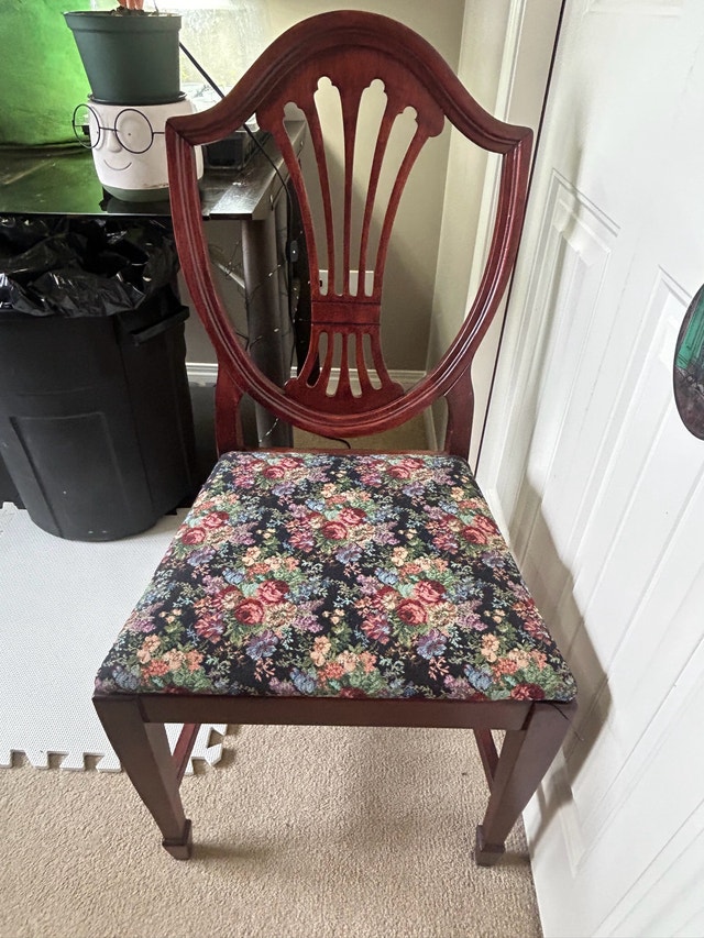 Knechtels Limited Solid Mahogany Table and Chairs - photo 4
