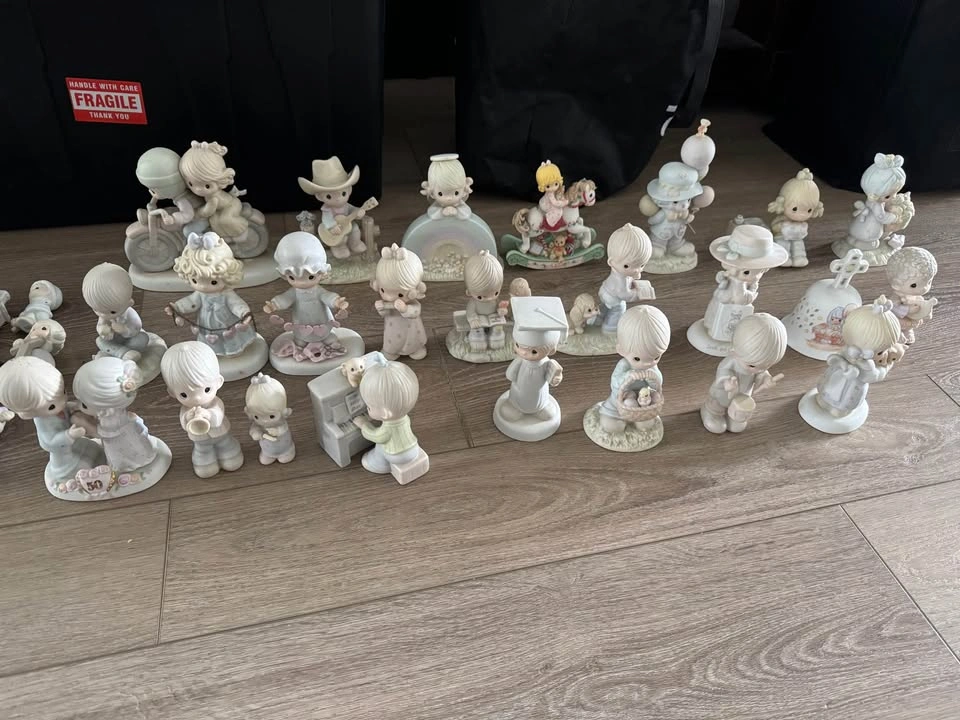 Precious Moments Collection (30+ Figurines) - photo 2