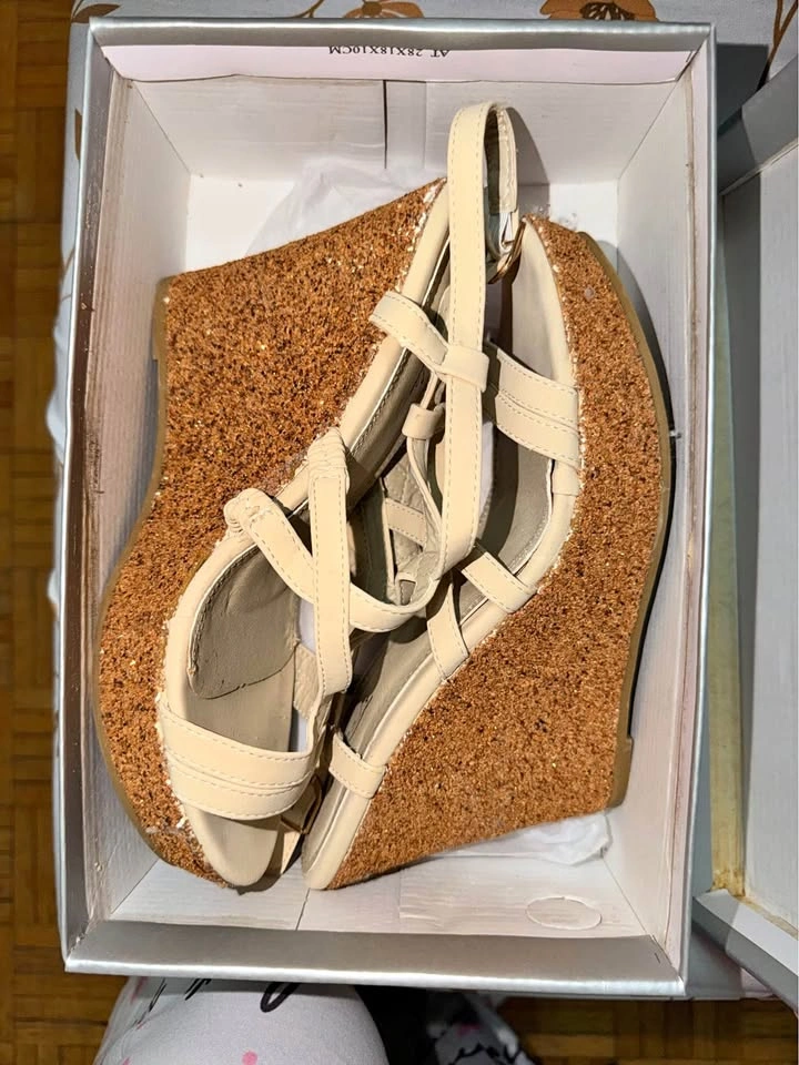 Wedge heels