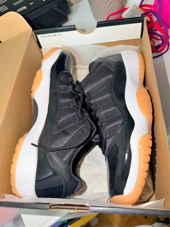 Jordan 11 Retro Low Bleached Coral