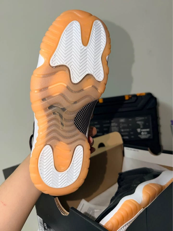 Jordan 11 Retro Low Bleached Coral - photo 4