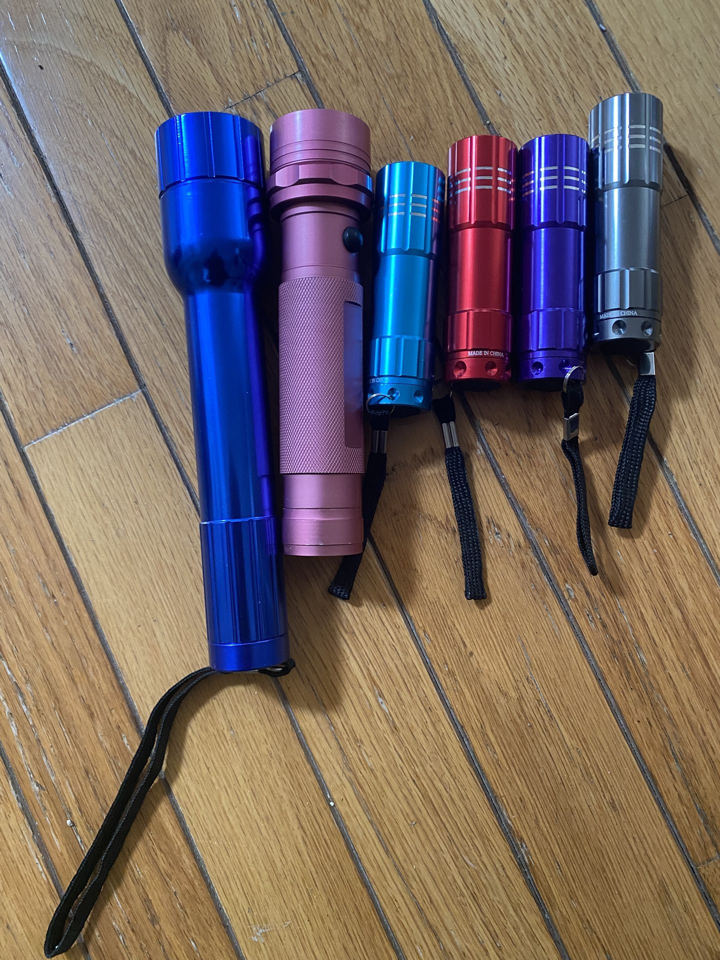 Set of 6 LED Flashlights – Mixed Colors & Sizes - photo 2