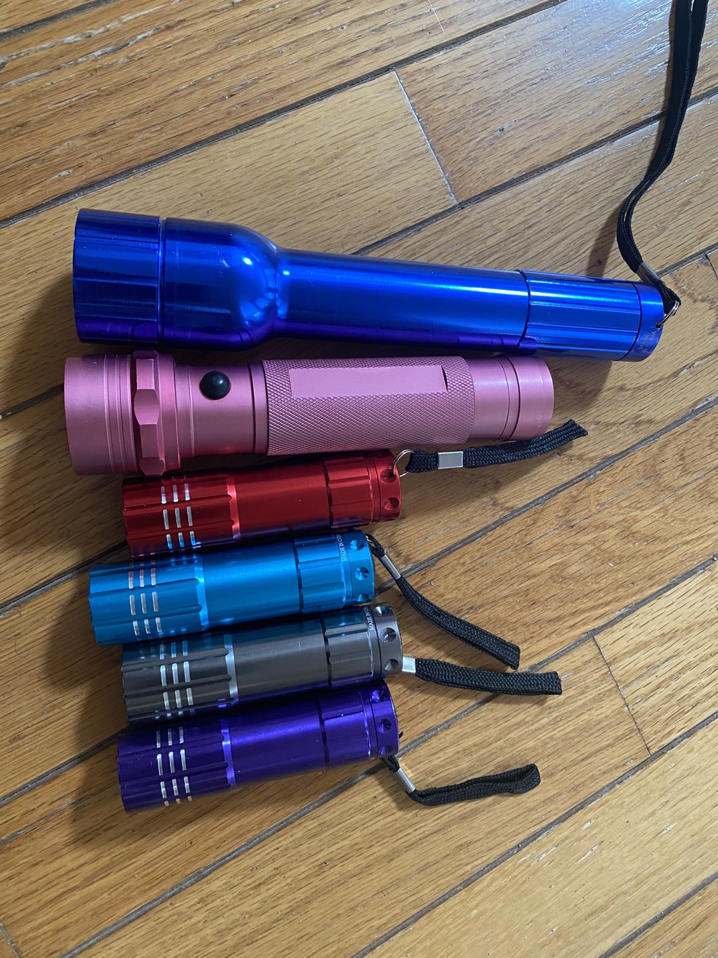 Set of 6 LED Flashlights – Mixed Colors & Sizes - photo 3