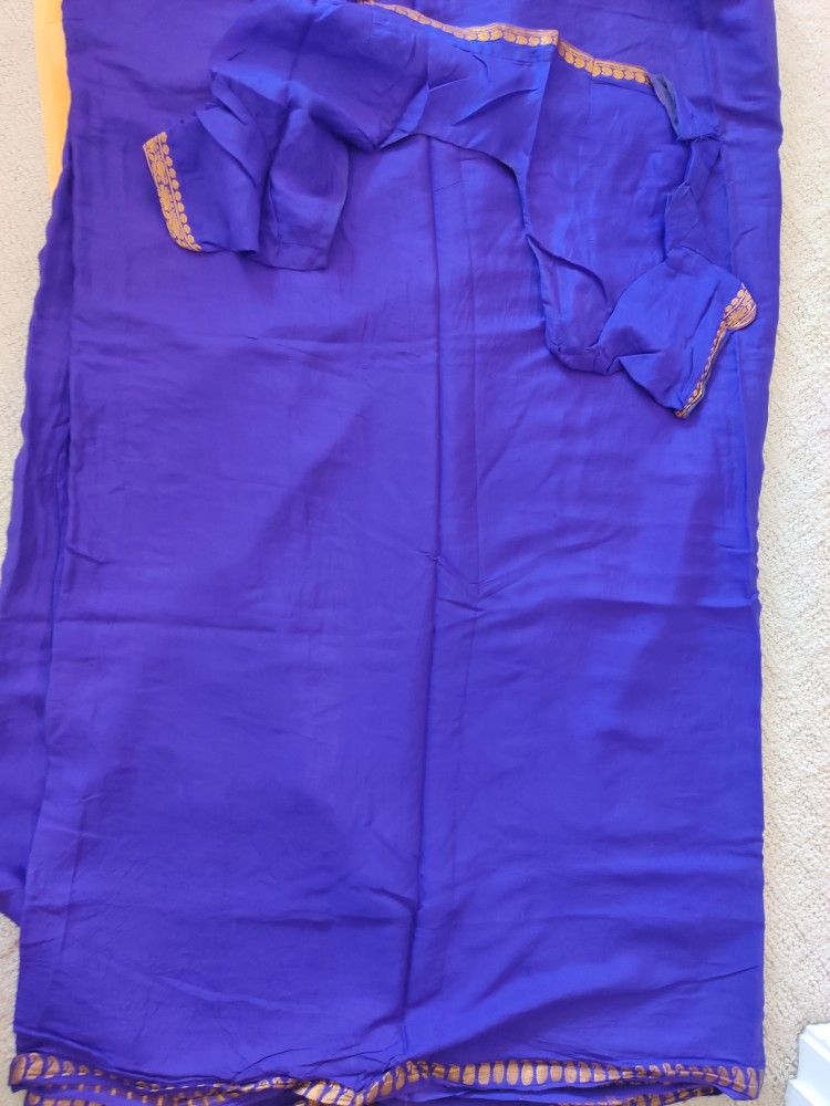 Exquisite Royal Blue Saree with Gold Zari Border - photo 2