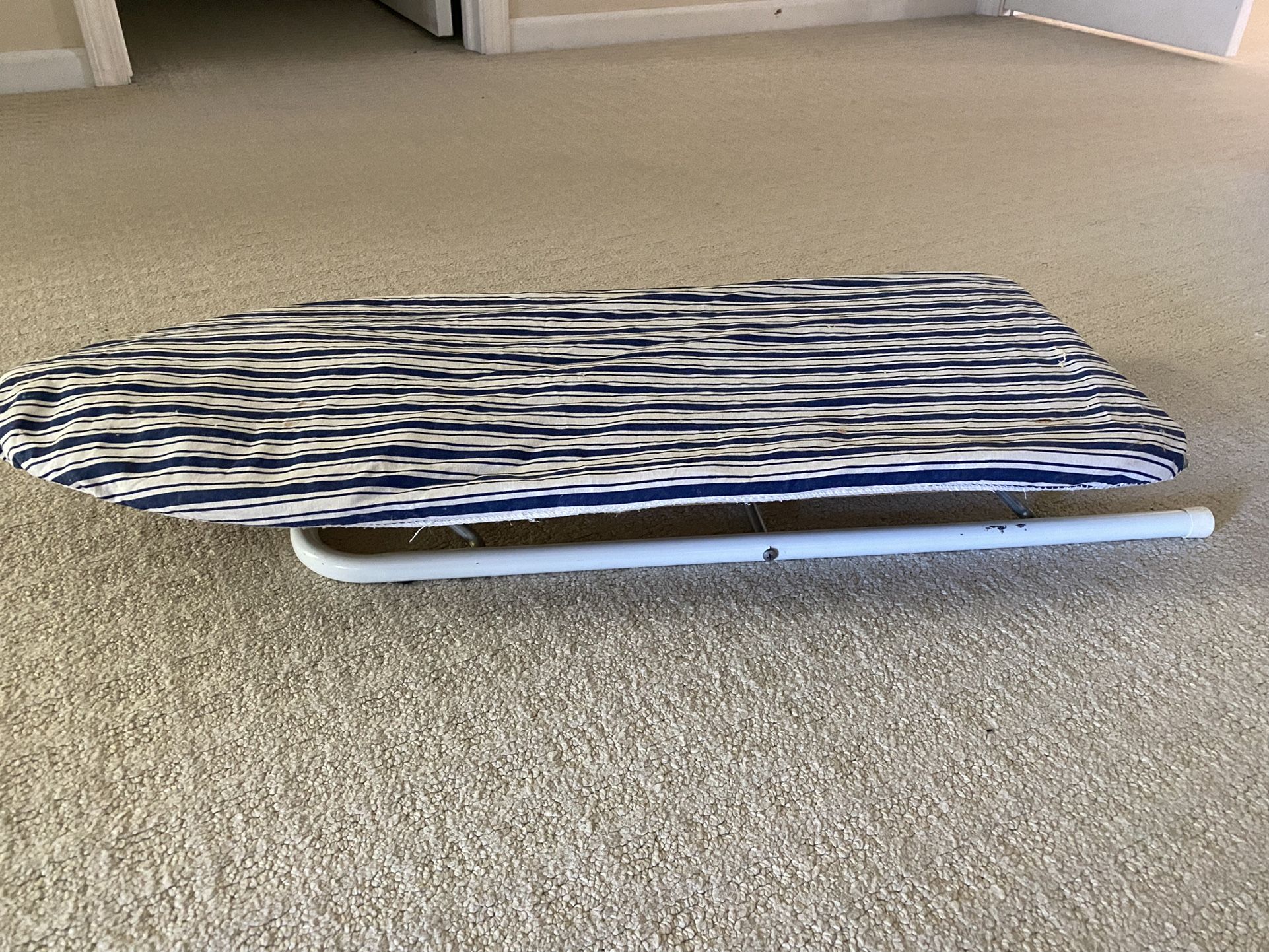 Mini Iron Stand